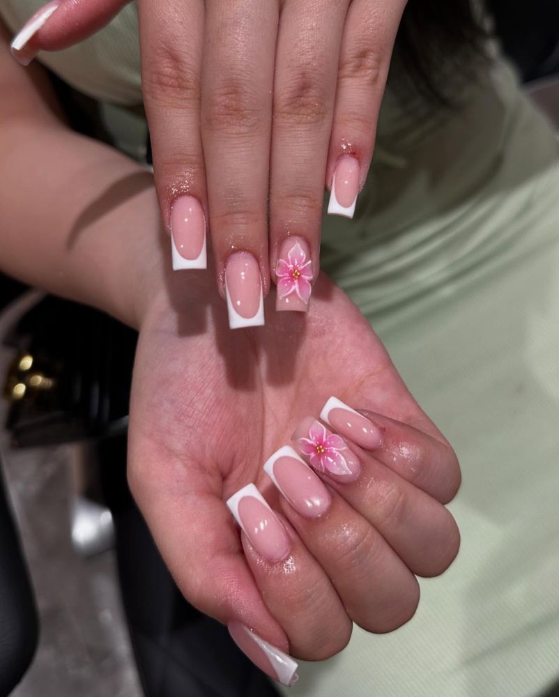 Roze square met witte French en 3D-bloem