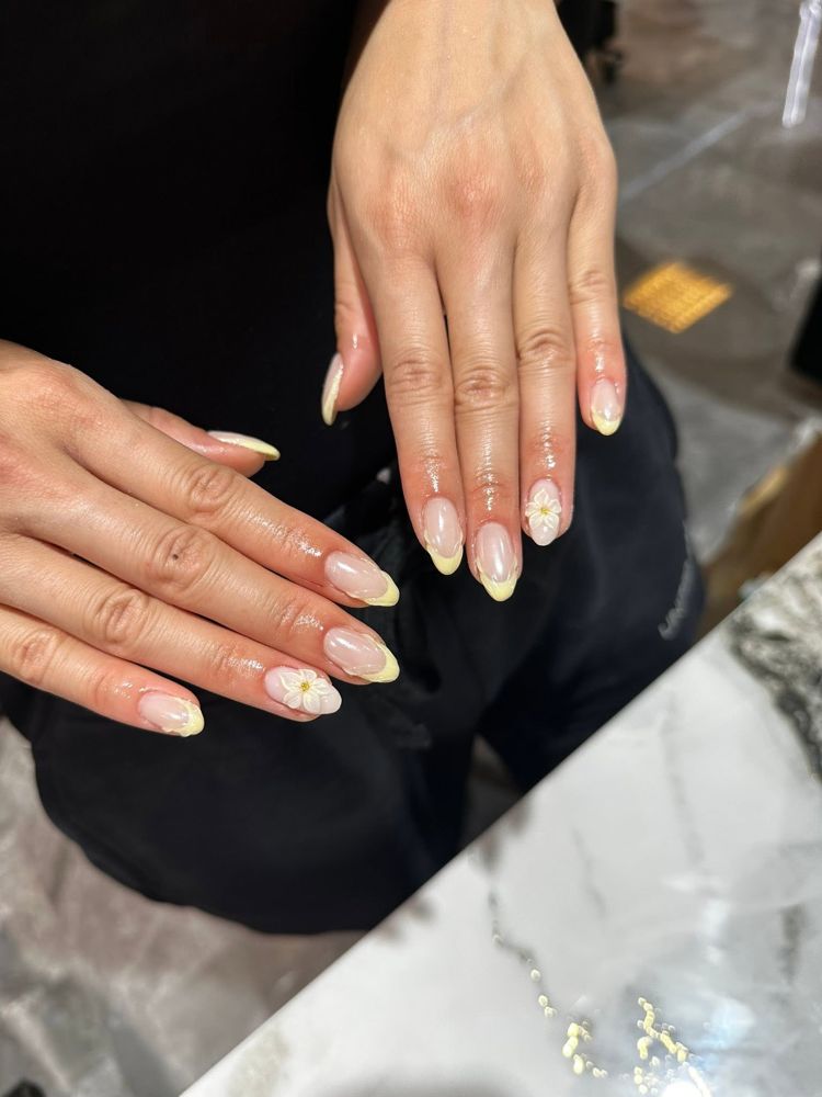 Gele French met madeliefje